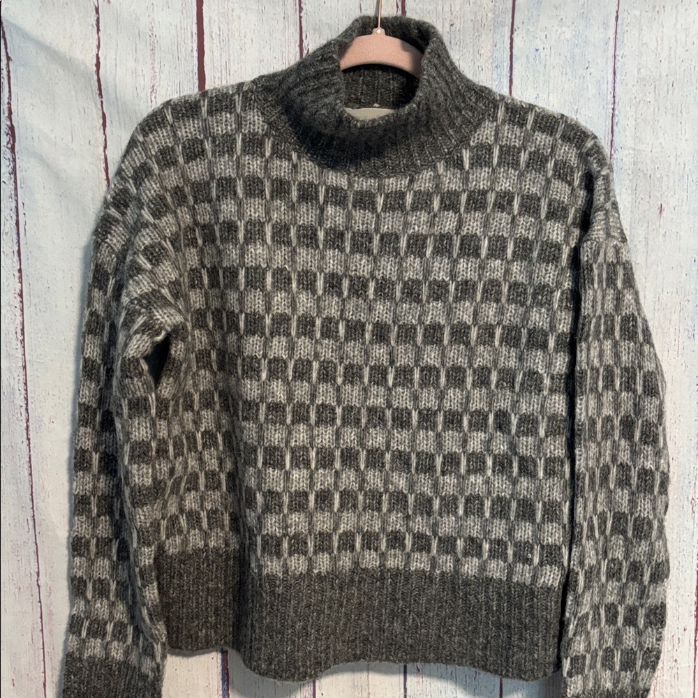 NWOT Everlane The Cloud Checkered Turtleneck - Picture 6 of 9